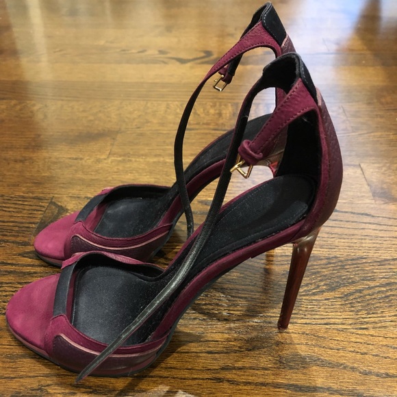 BURBERRY open toe ankle strap sandal - Picture 2 of 4